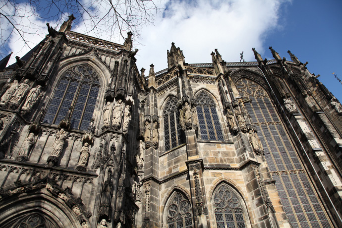 uec_de_aachener_dom_gothic_choir