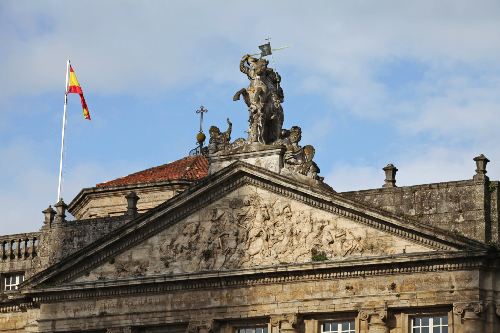 uec_es_santiago_de_compostella_palacio_de_rajoy_pediment