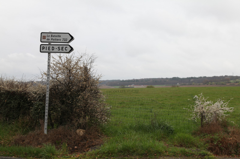 sign to Battle of Poitiers